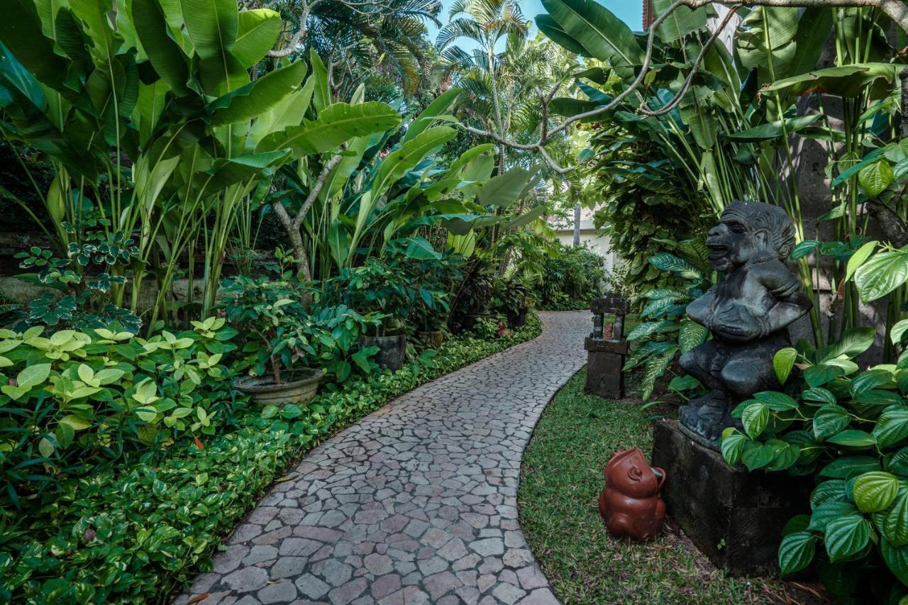 Hotel Kumala Pantai Legian  Exterior photo