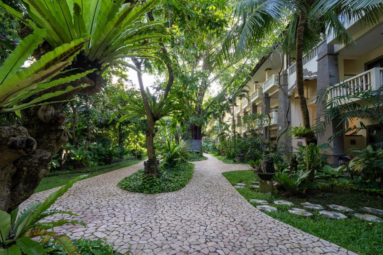Hotel Kumala Pantai Legian  Exterior photo
