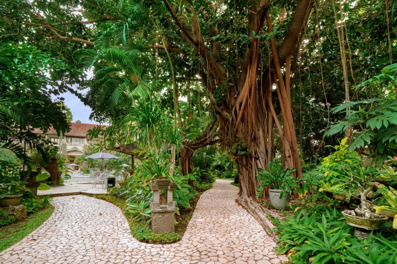 Hotel Kumala Pantai Legian  Exterior photo