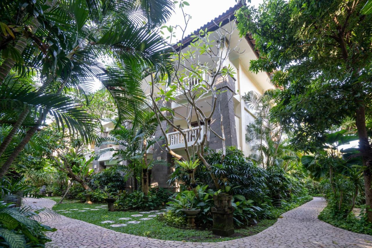 Hotel Kumala Pantai Legian  Exterior photo