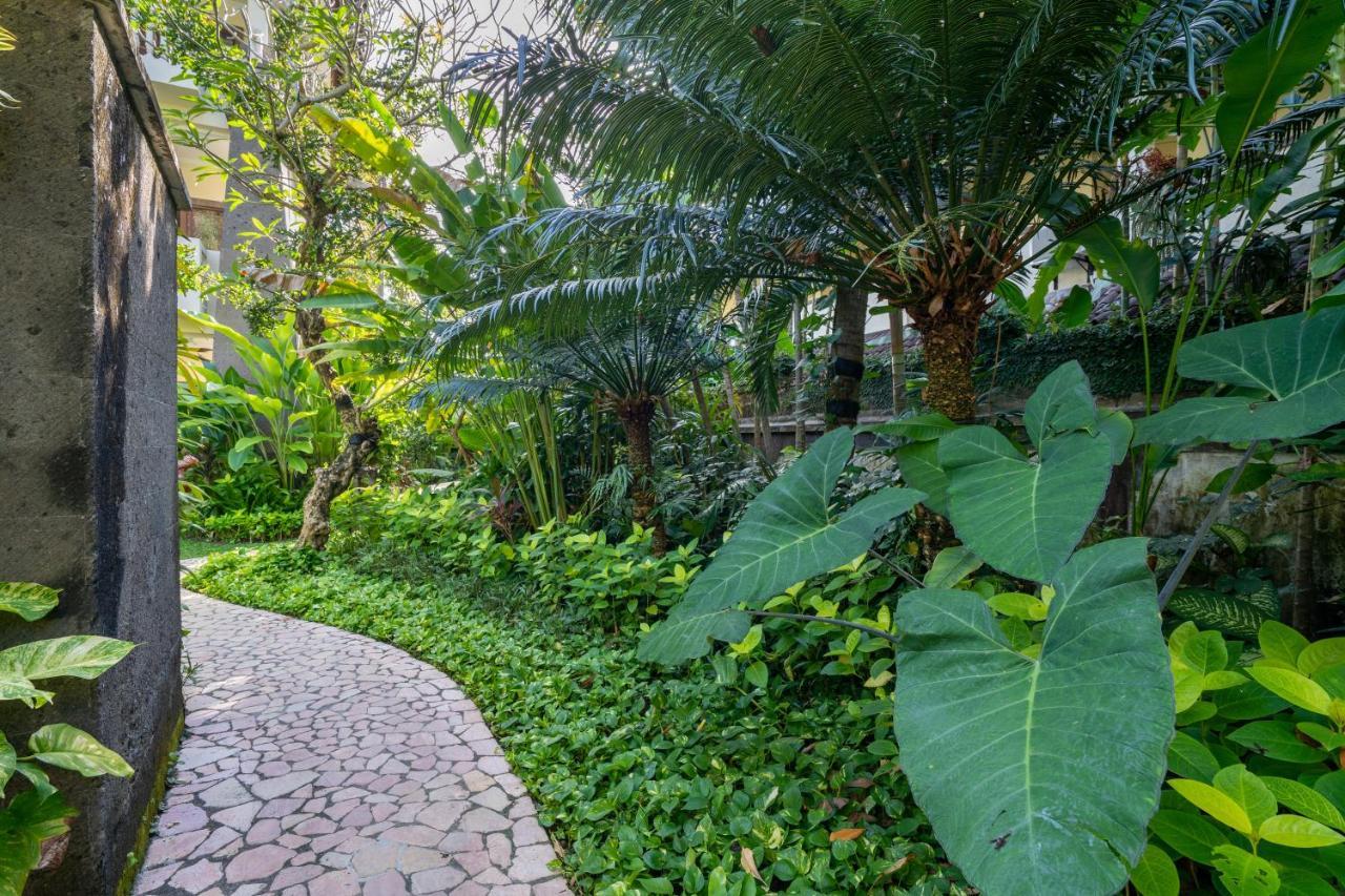 Hotel Kumala Pantai Legian  Exterior photo