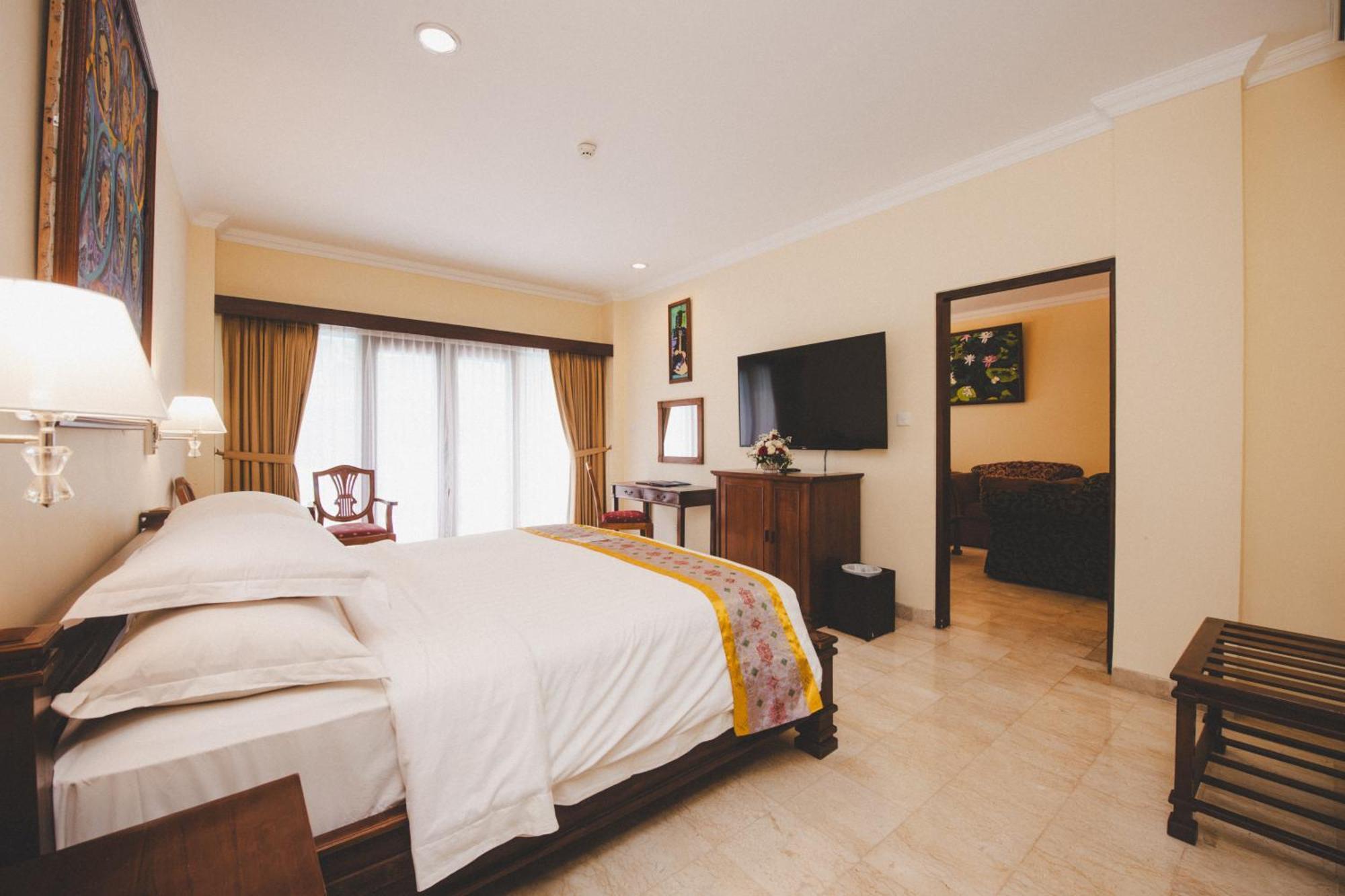 Hotel Kumala Pantai Legian  Exterior photo